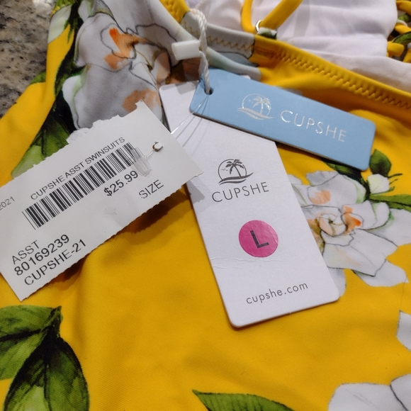 Yellow floral cute bathing suit - Picture 4 of 4